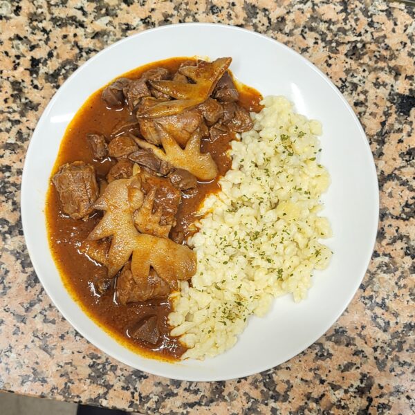 Zúzapörkölt taréjjal és nyakkal