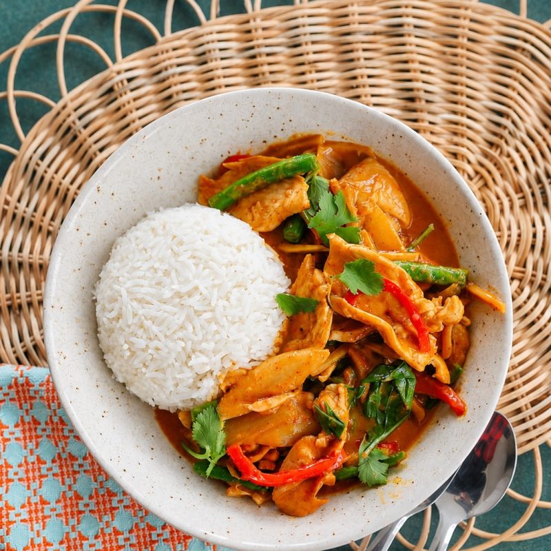 23. Red curry csirkecomb filével jázmin rizzsel