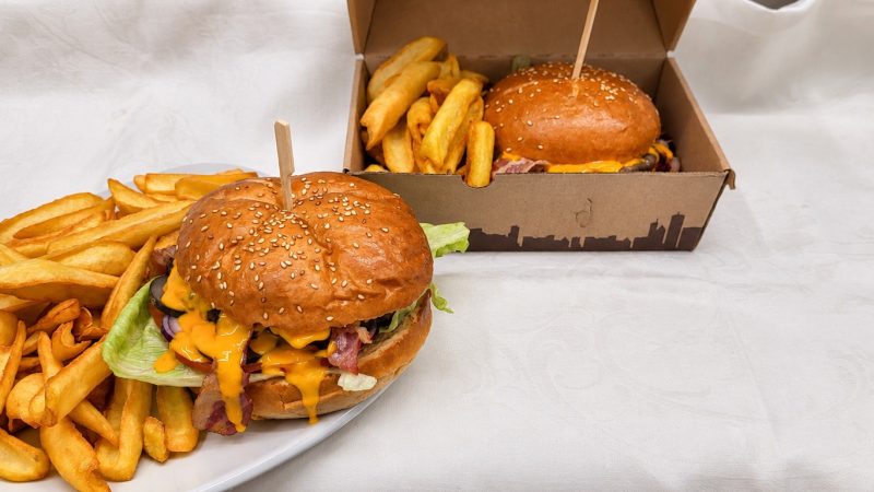 14. AFitt Struccburger (csónakburgonyával)